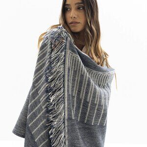 SHAWL SHINKI (NAVY BLUE) (BABY LLAMA AND MERINO WOOL)